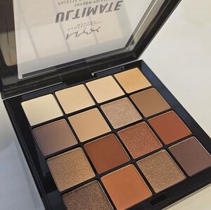 NEW Nyx Ultimate Eyeshadow Nude Palette (Never Swatched)